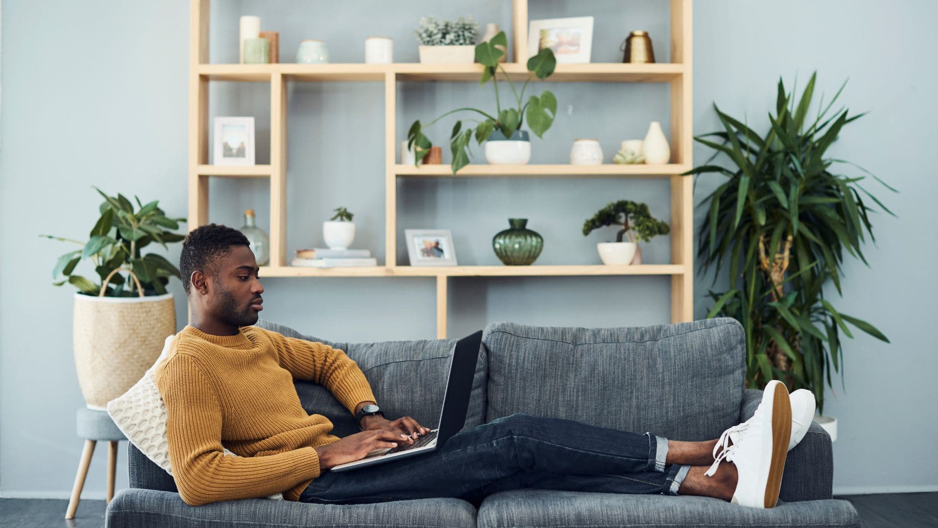 man-laptop-advanced-connectivity-2
